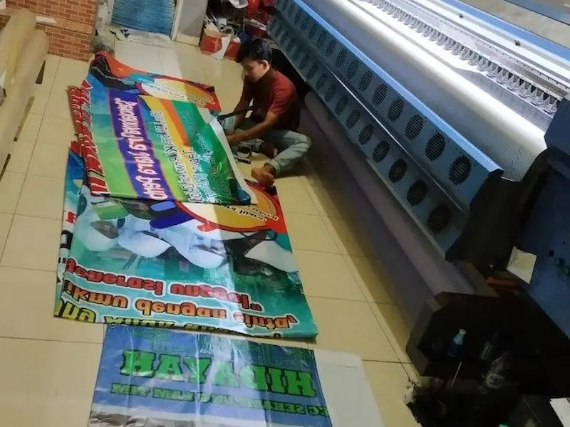 cetak spanduk